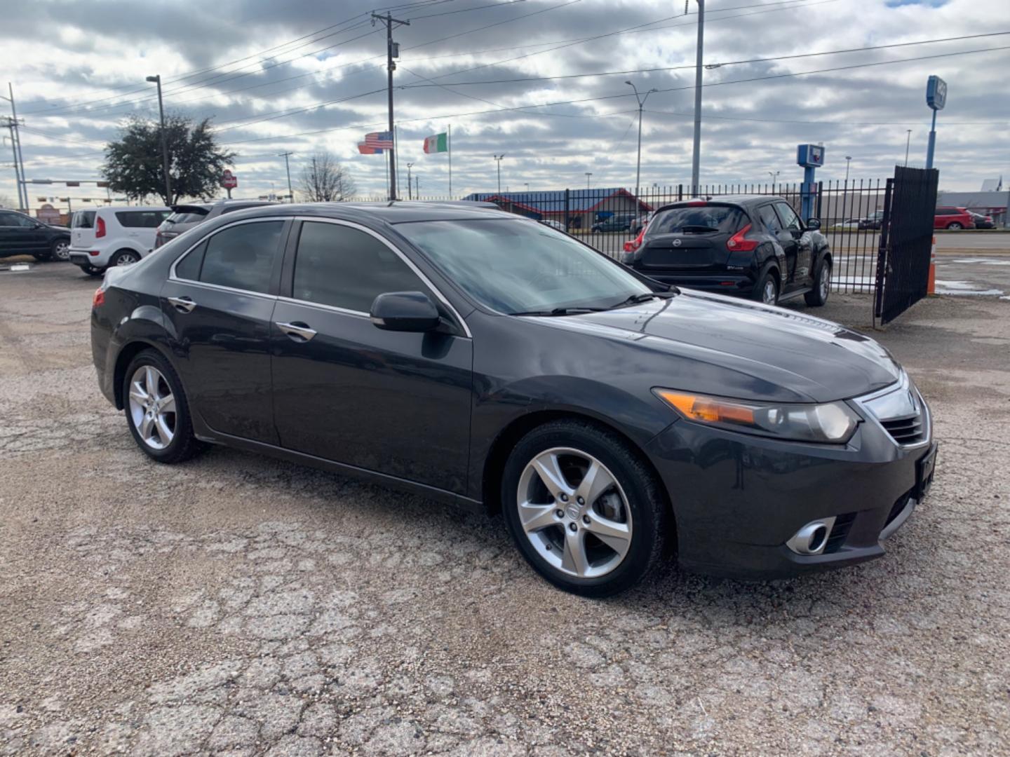 2012 Gray /Tan Acura TSX (JH4CU2F6XCC) with an 4 Cylinders 2.4L FI DOHC VTEC 146 CID engine, AUTOMATIC transmission, located at 1830 North Belt Line Road, Irving, TX, 75061, (469) 524-0199, 32.834373, -96.993584 - Photo#4